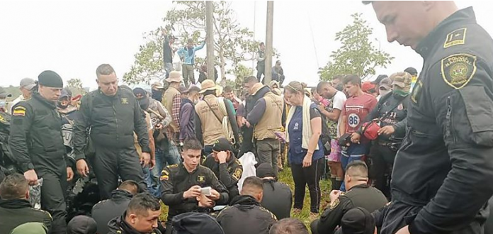 Policia e mbajtur peng në protestën e Kolumbisë