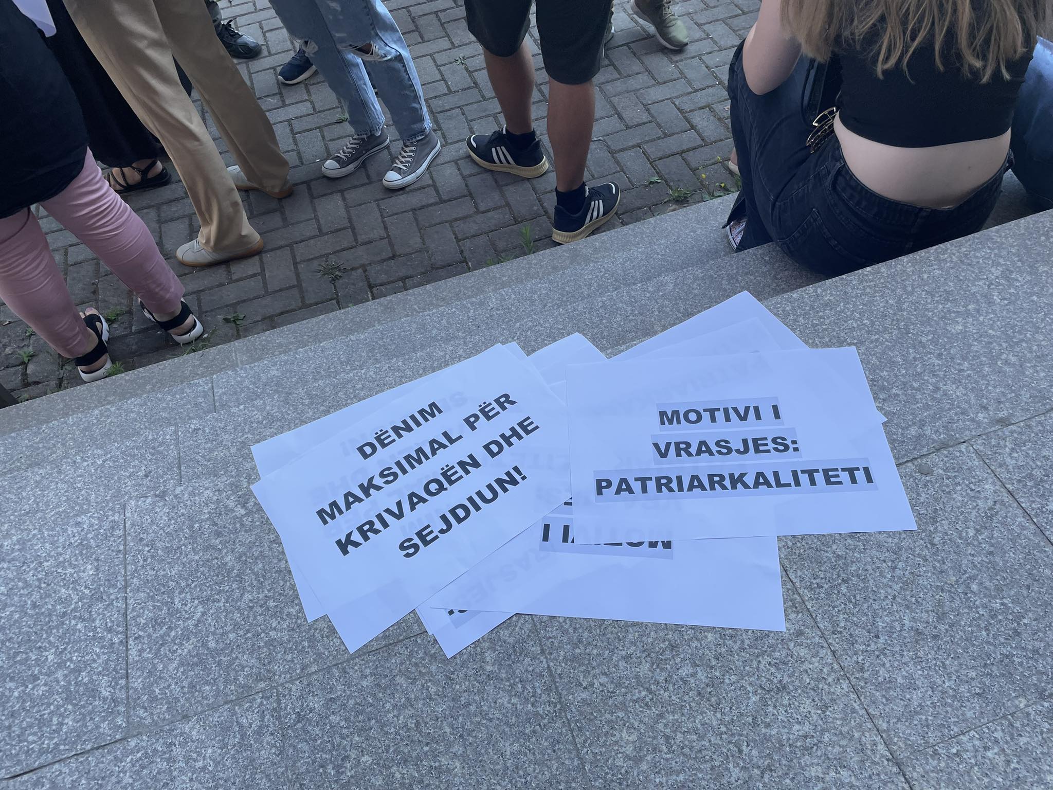 Pamje nga protesta para Gjykatës Themelore në Ferizaj, 4 gusht 2023.