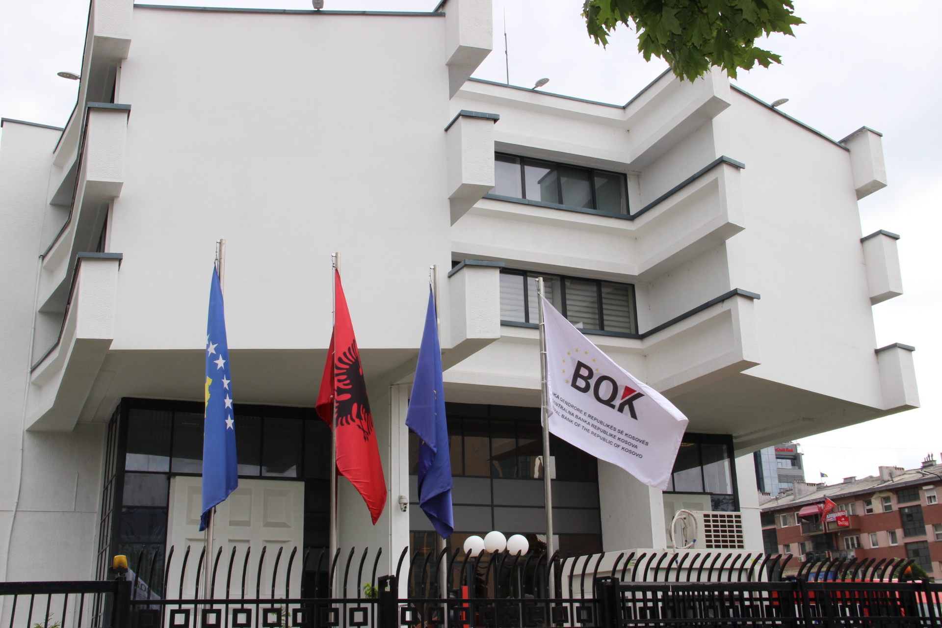 Një SMS që mund t ju kushtojë shtrenjtë  BQK ngre alarmin