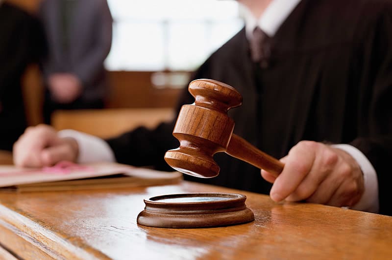 Dy zyrtarë në Suharekë akuzohen për keqpërdorim të pozitës  mbi 48 mijë euro të paguara për punime të papërfunduara në lapidarë