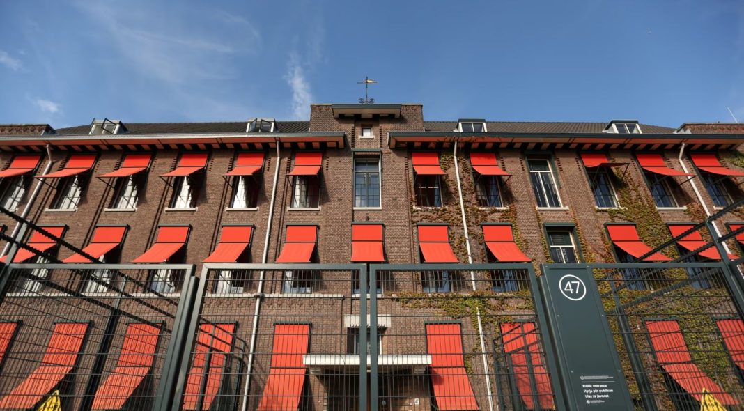 Ish këshilltari i Wesley Clark përfundon dëshminë në Hagë