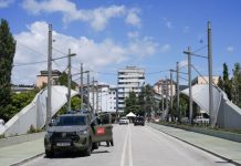 KFOR-i nis “tranzicionin gradual” të pranisë në urën e Ibrit