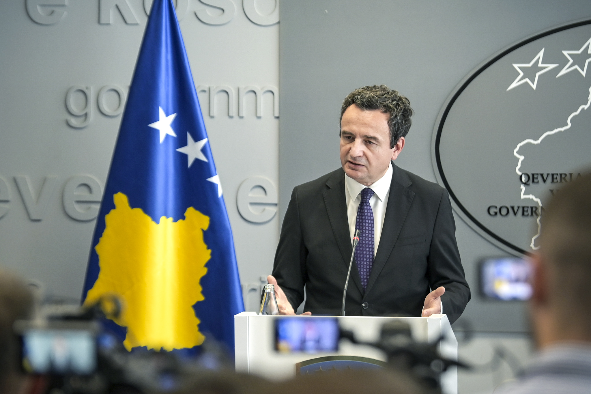 Kurti  Nga muaji i ardhshëm paga minimale bëhet 425 euro bruto nga 350 euro sa është tash