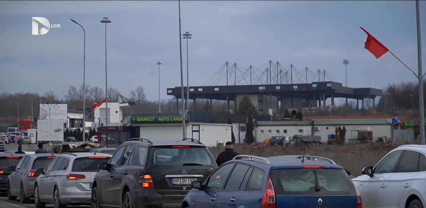 Kolona të gjata në pikat kufitare  deri në tri orë pritje në Merdarë
