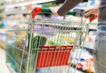 Ekonomistët thonë se inflacioni i lartë po rëndon bizneset dhe po varfëron qytetarët