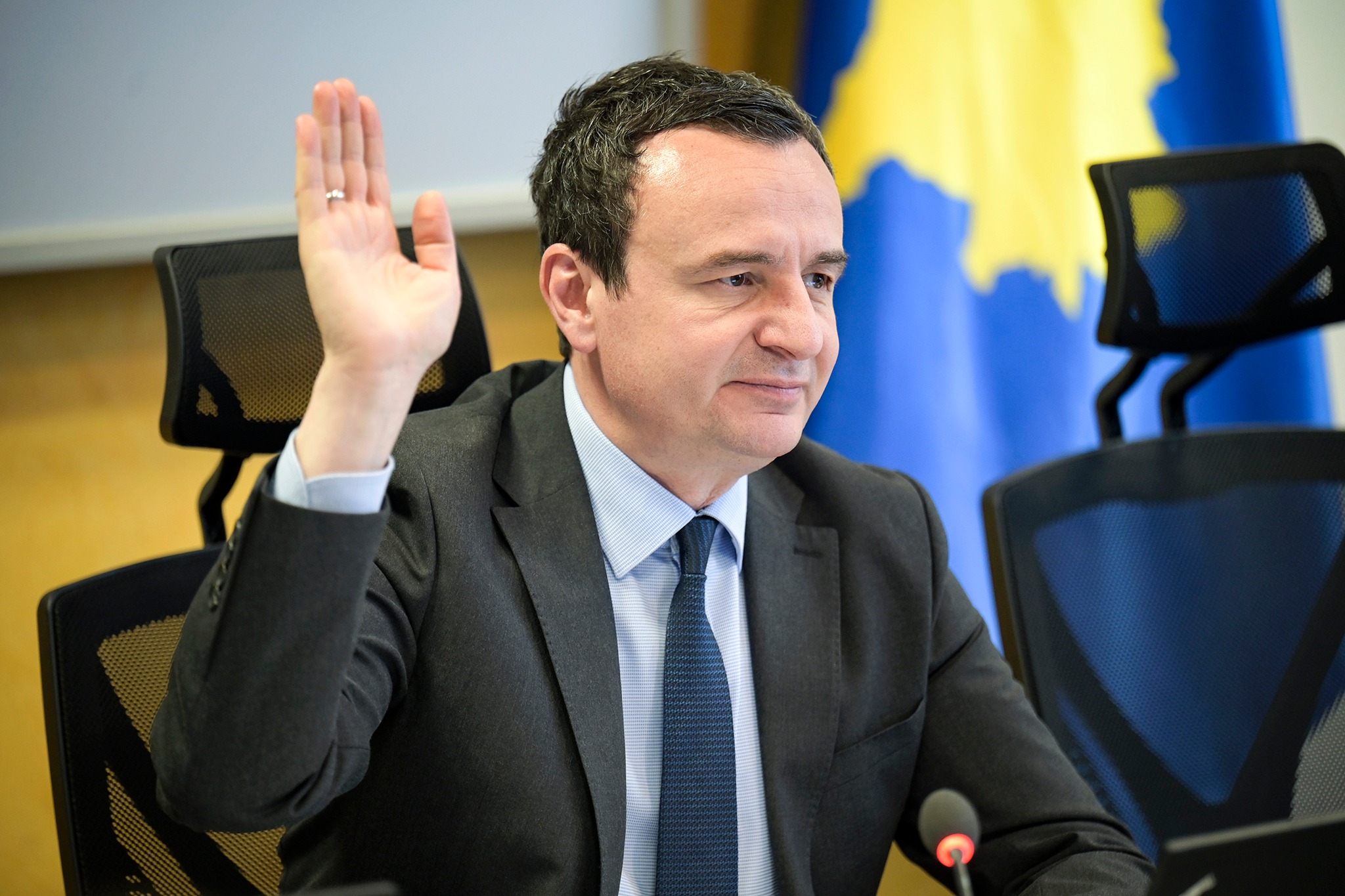 Qeveria ndan buxhetin për pagat e RTK së  Kurti  Mjetet vijnë nga kursimet