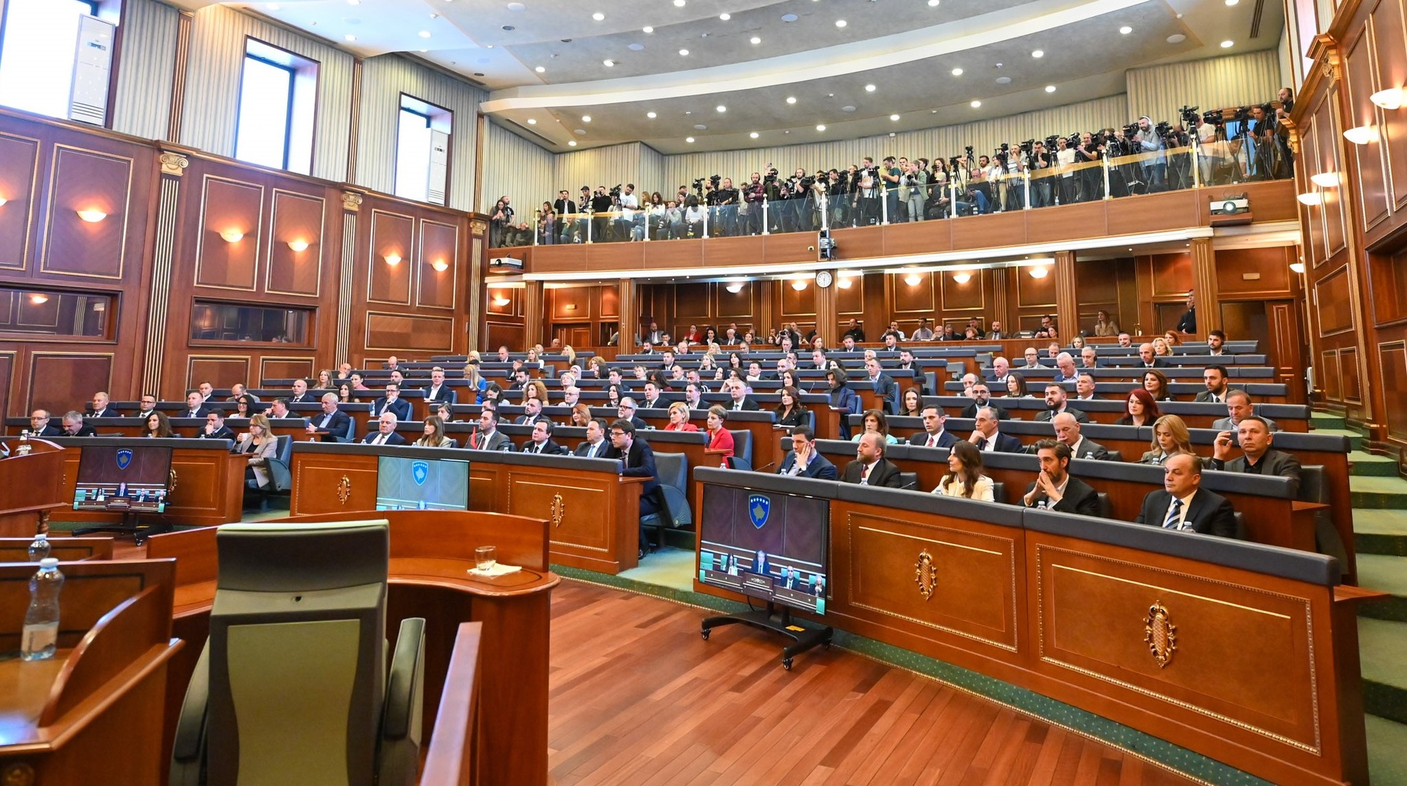 Në rrugë drejt zgjedhjeve të reja – Kuvendi në krizë legjitimiteti