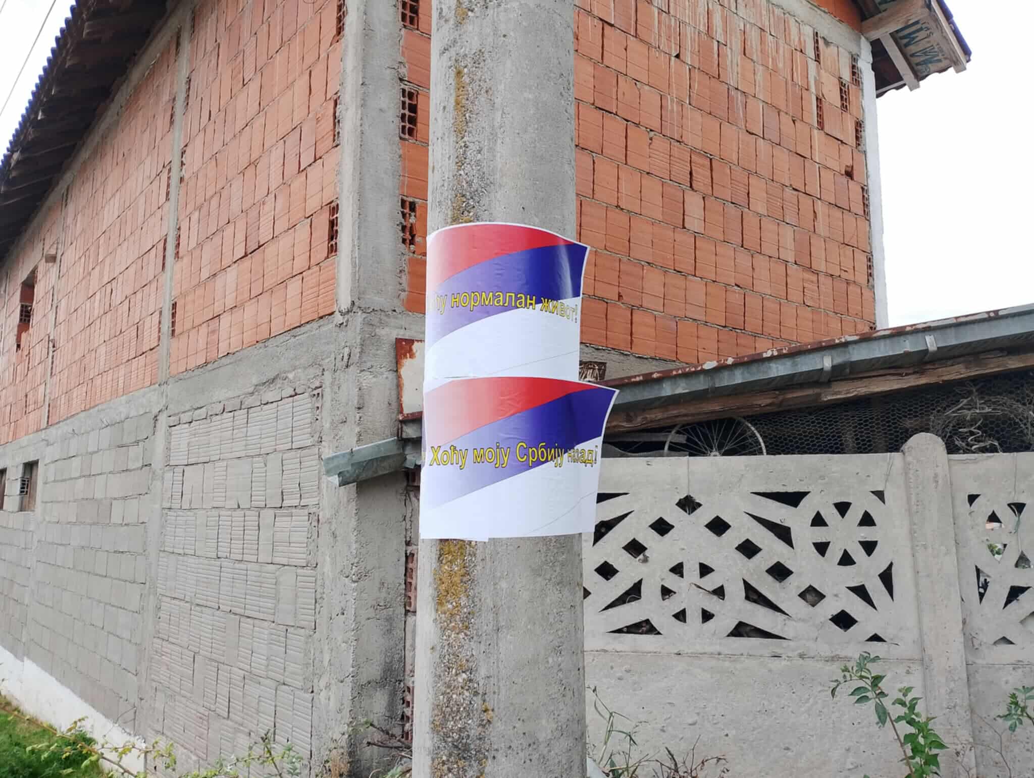 Shkrime nacionaliste e kundër institucioneve të Kosovës vendosen në disa komuna