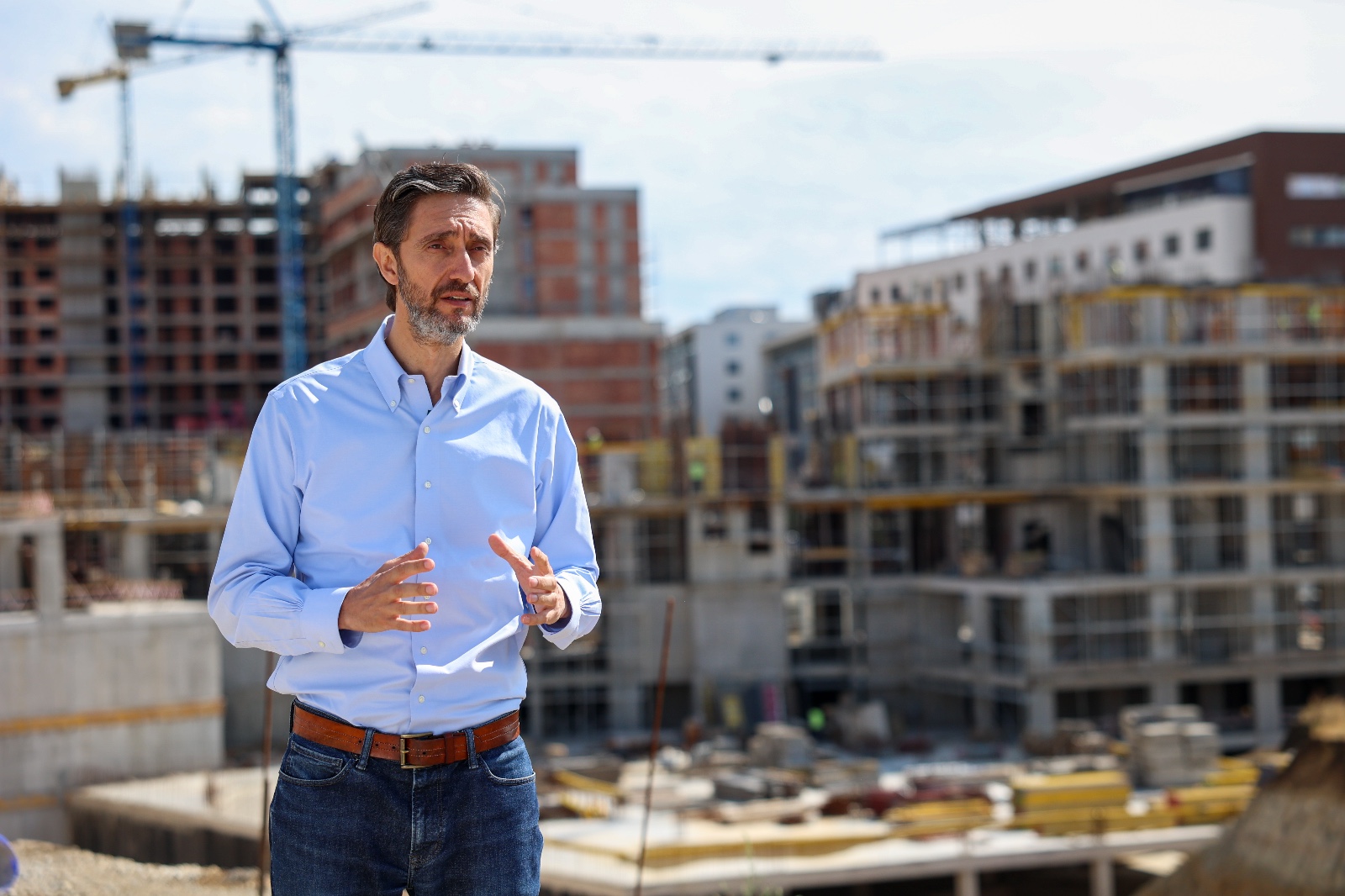 Uran Ismaili shpalos 5 zgjidhjet për Prishtinën: Nga zhbllokimi i trafikut për 18 muaj te pezullimi i lejeve ndërtimore për 6 muaj