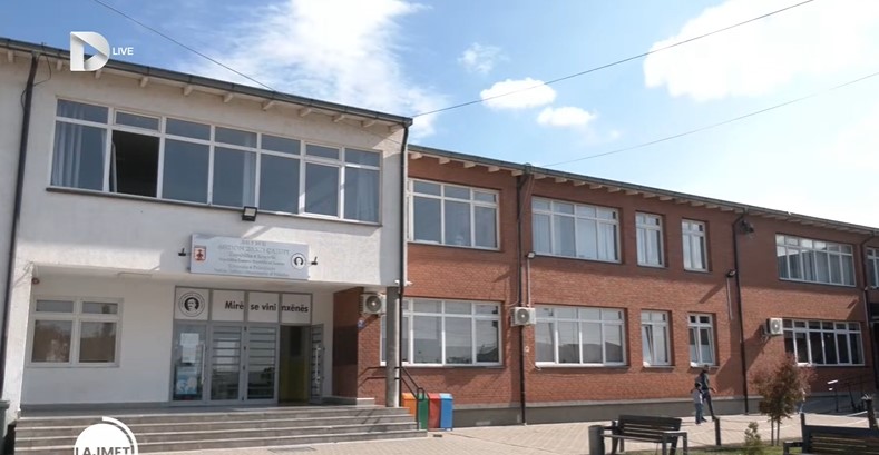 Prindërit ankohen për mungesë ngrohjeje në shkollën në Bardhosh, drejtoria e mohon