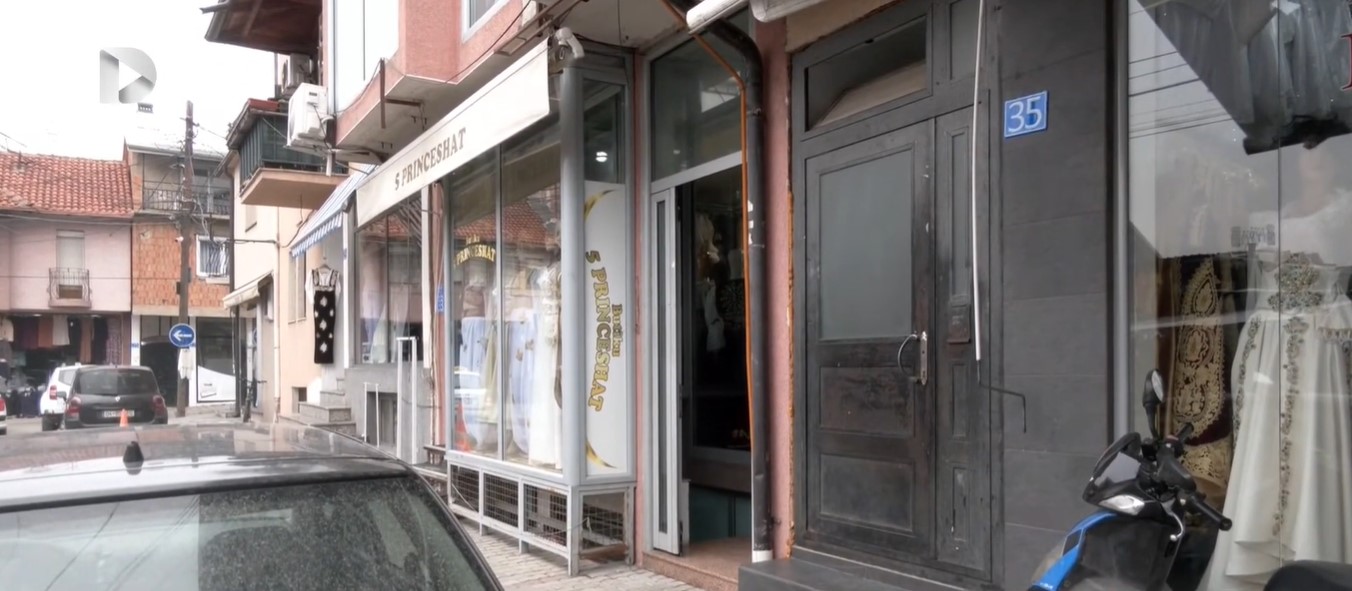 Nënë e bijë akoma në gjendje të rëndë pas therjeve me thikë nga kryefamiljari