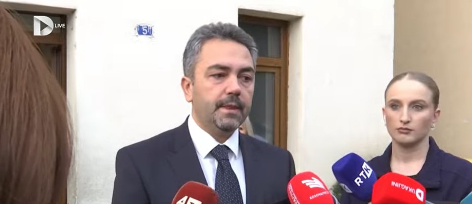 Kreshnik Radoniqi: Procesi i votimit ka nisur me rregull, materialet janë shpërndarë me kohë