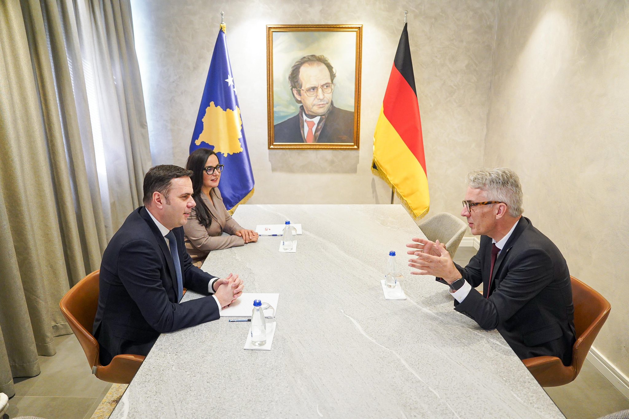 Abdixhiku takon ambasadorin e ri gjerman, e informon për zhvillimet politike