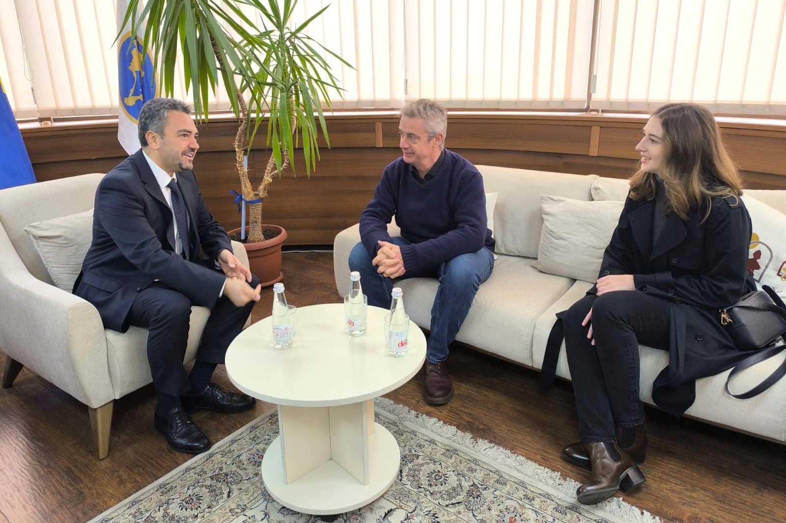 Ambasadori britanik viziton KQZ-në, falënderon Policinë e Prokurorinë për punën që po bëjnë për zgjedhje pa probleme