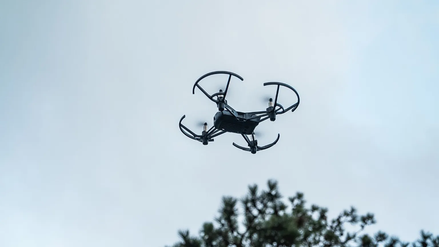 Komisioni Evropian shpalos planet për “murin e dronëve”