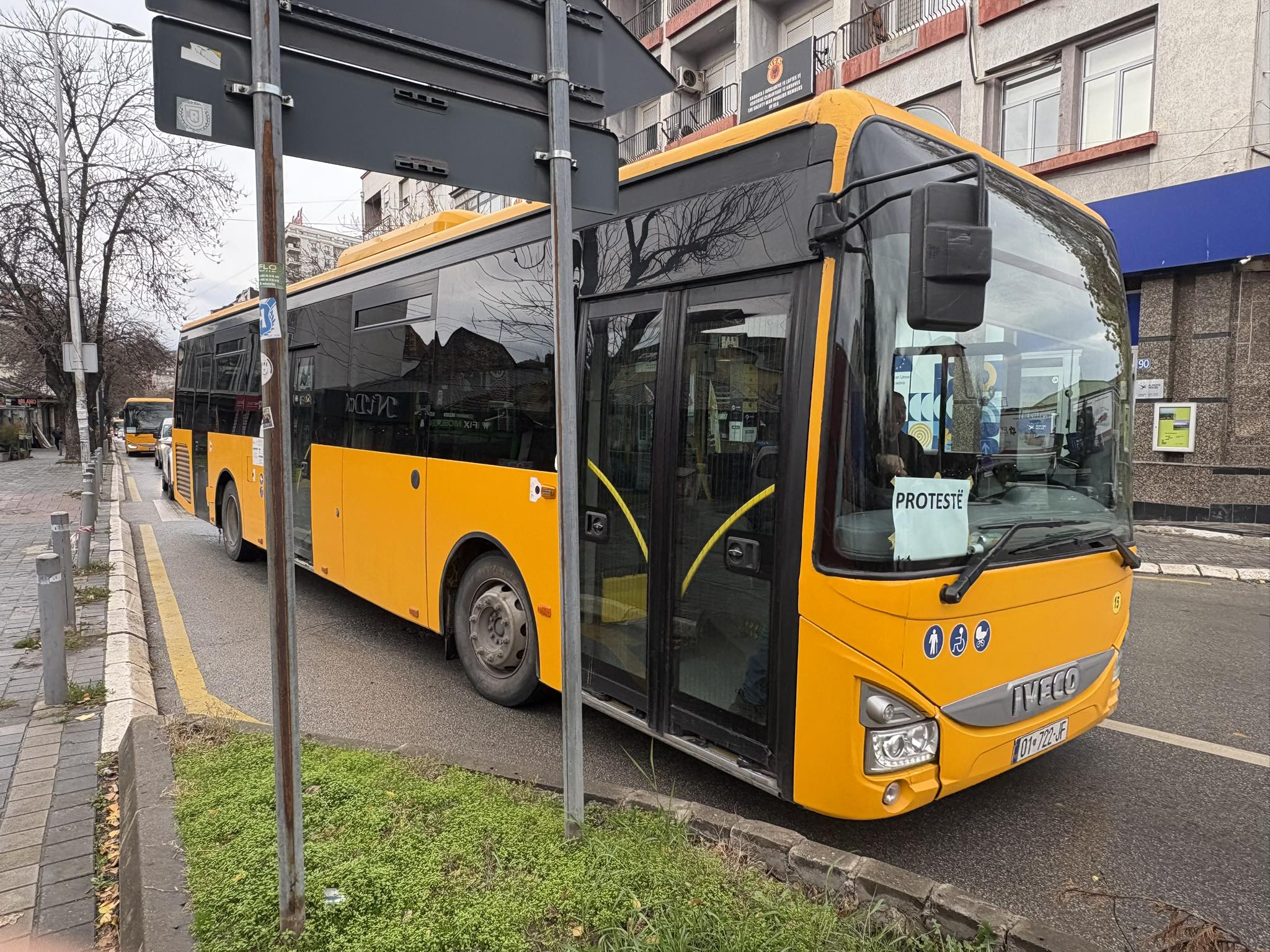 Trafiku Urban  Transporti publik mbetet i pezulluar deri në transferimin e mjeteve nga niveli qendror