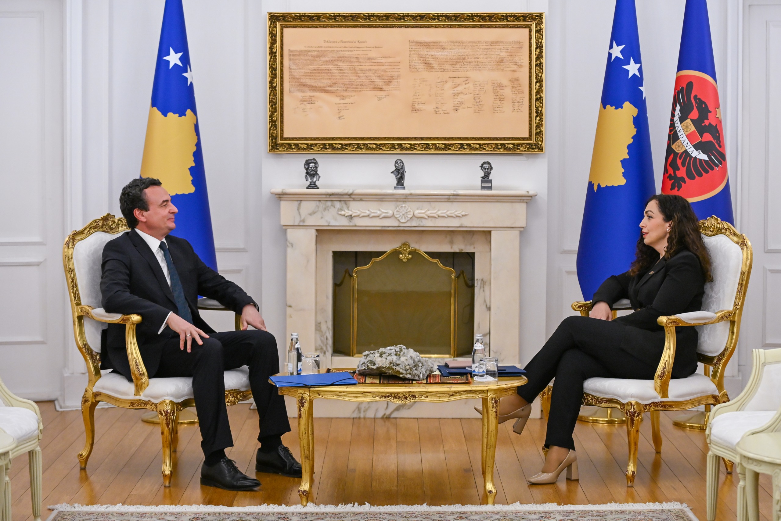 Kurti i shkon presidentes Osmani në zyrë