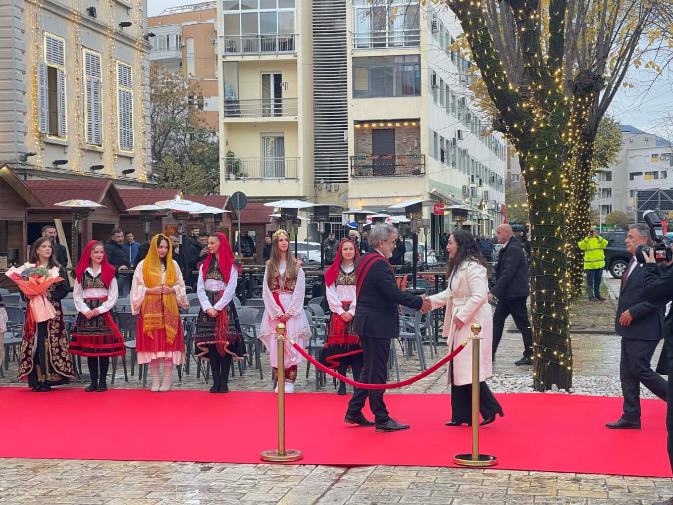 Presidentja Osmani nis vizitën zyrtare në Shkodër  takon kryetarin Benet Beci