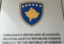 Sllovenët i lënë pa targa kosovarët, Ambasada u bën thirrje që të lajmërohen për asistencë