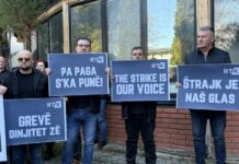 “Pa paga s’ka punë”, punëtorët e RTK-së vazhdojnë grevën