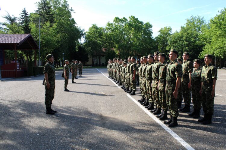 ushtria-serbe-ndeshkon-oficeret-qe-pelqejne-protestat-kunder-regjimit-serb