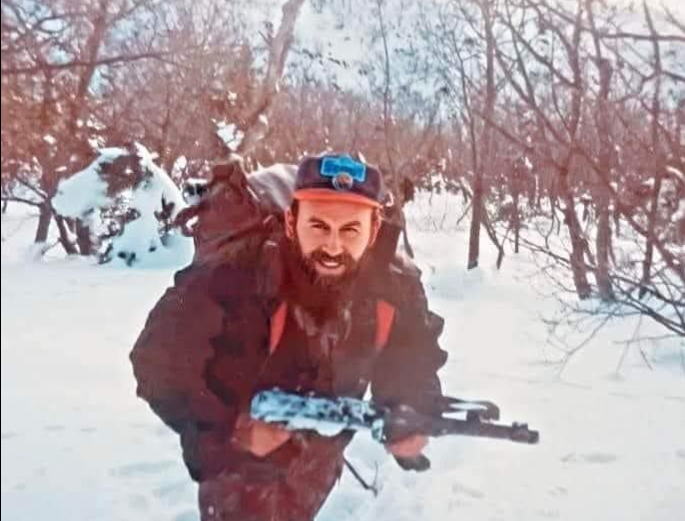 Osmani përkujton Mujë Krasniqin dhe bashkëluftëtarët e tij