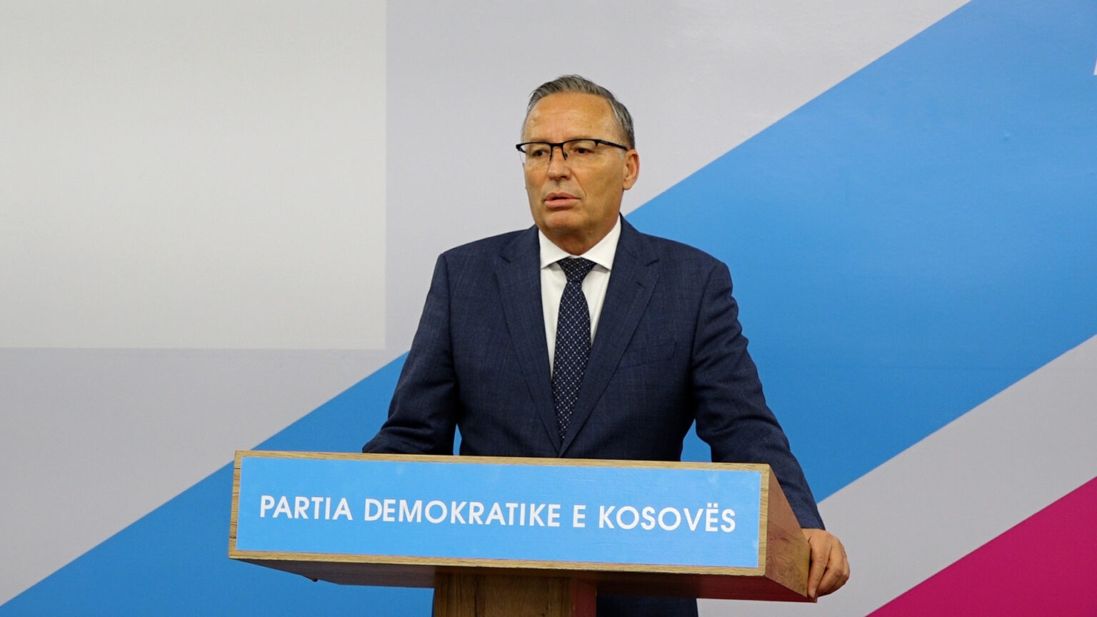 Hamza i gatshëm për përballje televizive me Albin Kurtin  në cilëndo studio 