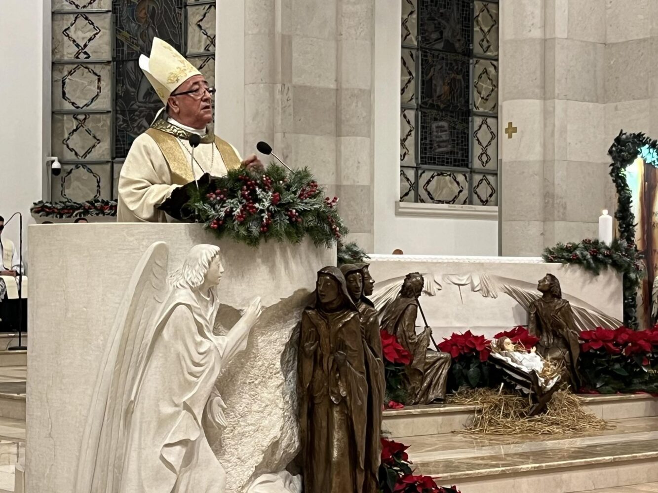 Krishtlindja shënohet me mesazhe paqeje dhe përgjegjësie shoqërore