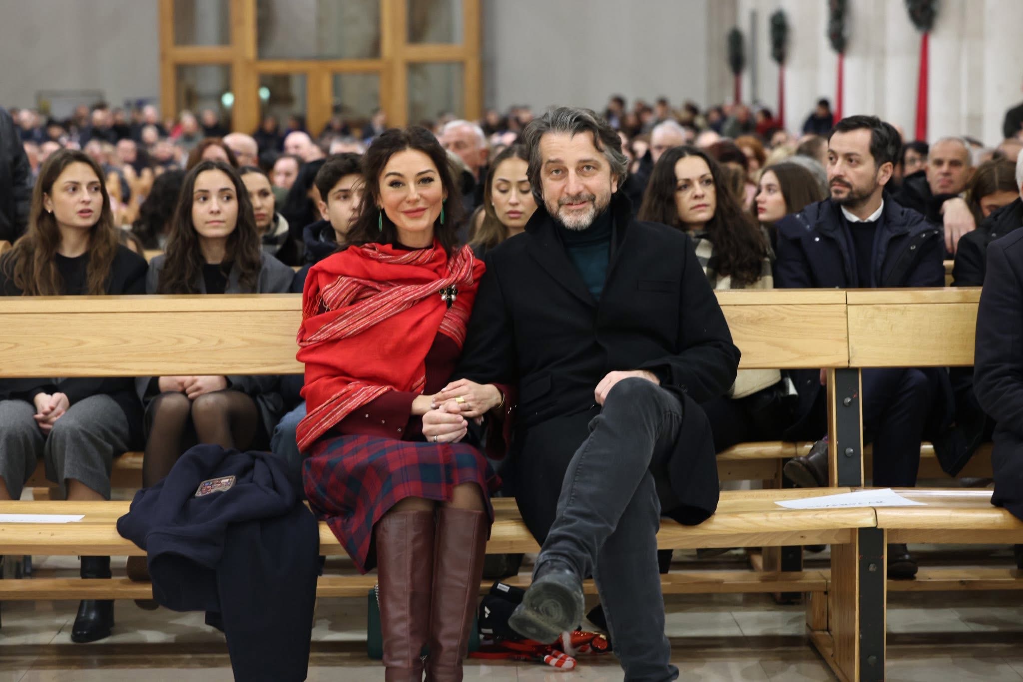 Rama uron Krishtlindjen  Shqiptarët kanë qenë gjithmonë shembull i bashkëjetesës fetare