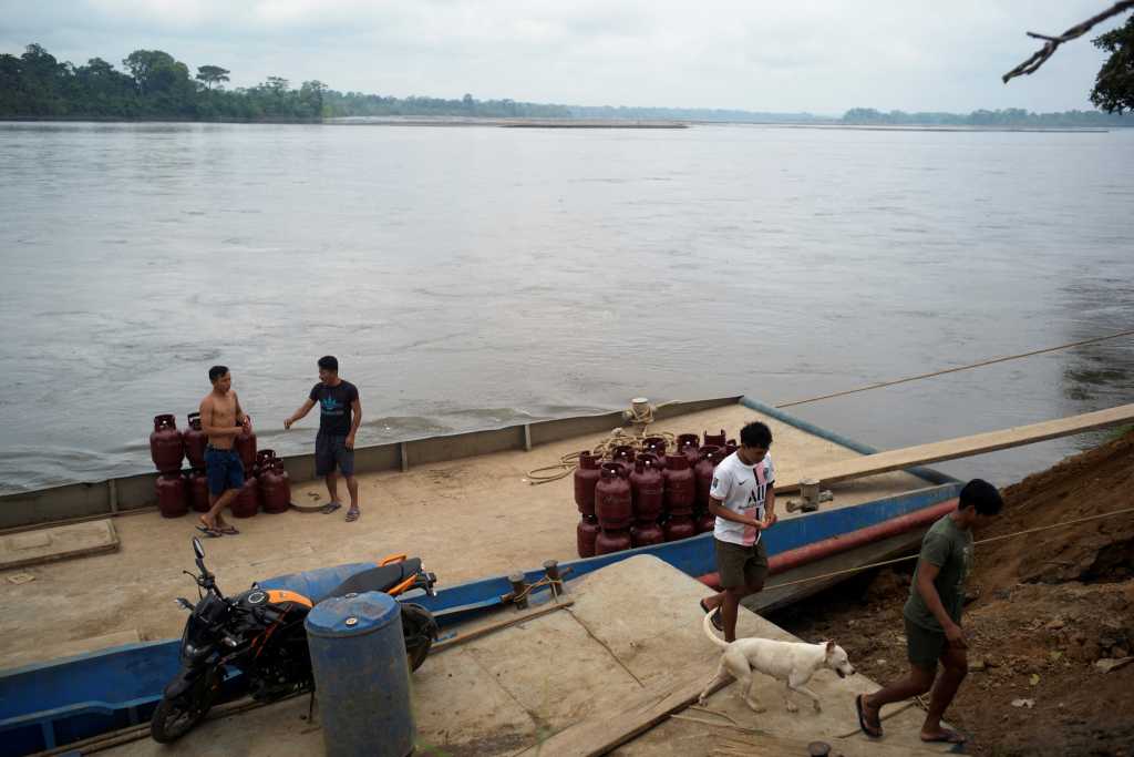 Rrëshqitja e tokës në Peru fundos dy anije në lumin e Amazonës  vdesin 12 persona