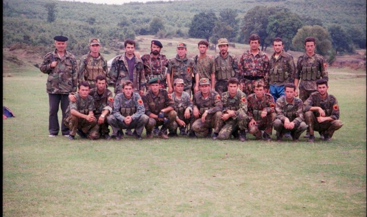 PDK përkujton 27 vjetorin e rënies së Mujë Krasniqit dhe bashkëluftëtarëve të tij