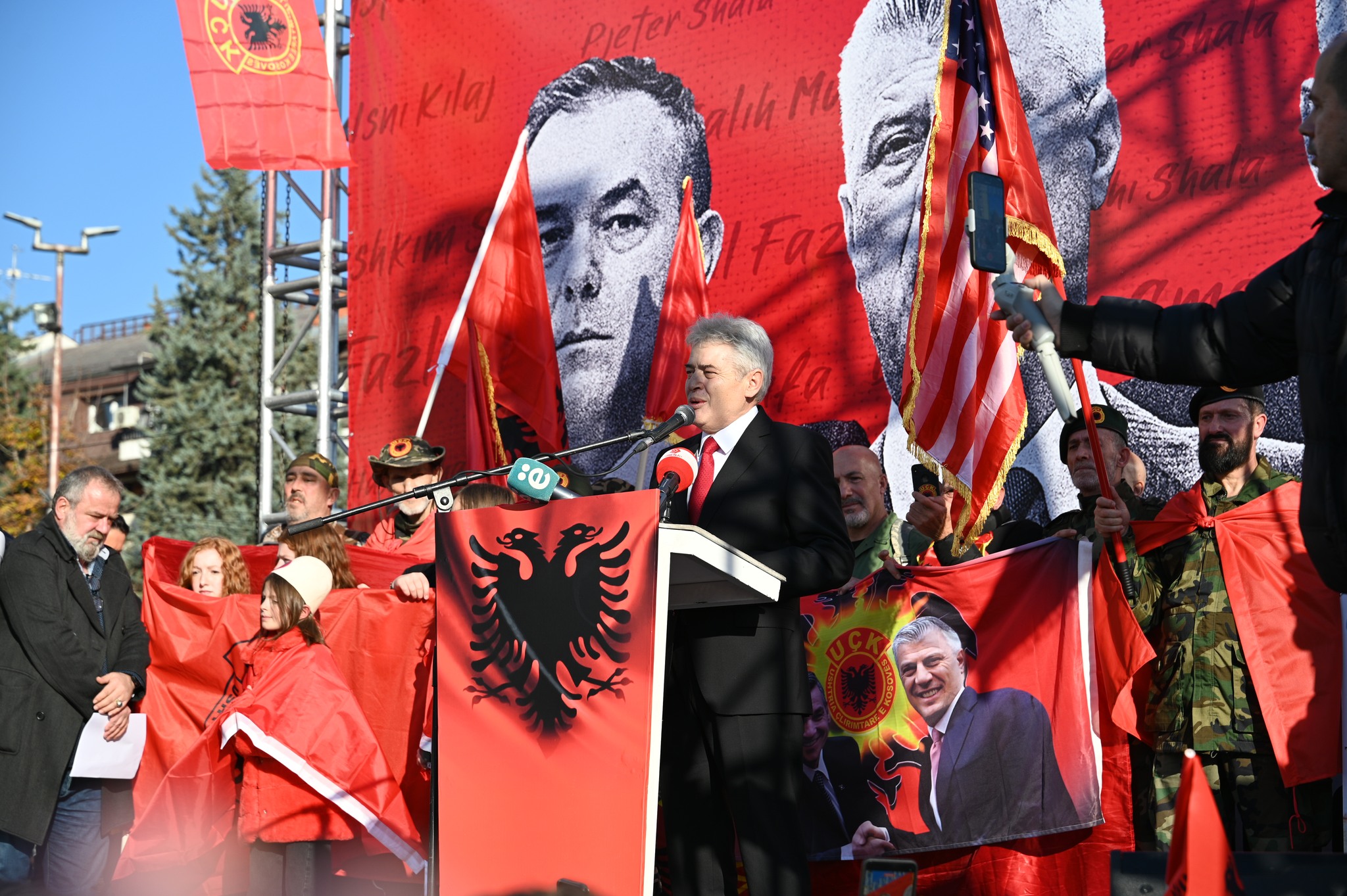 Ahmeti pas protestës në mbështetje të çlirimtarëve  Edhe Shkupi e dha provimin kombëtar