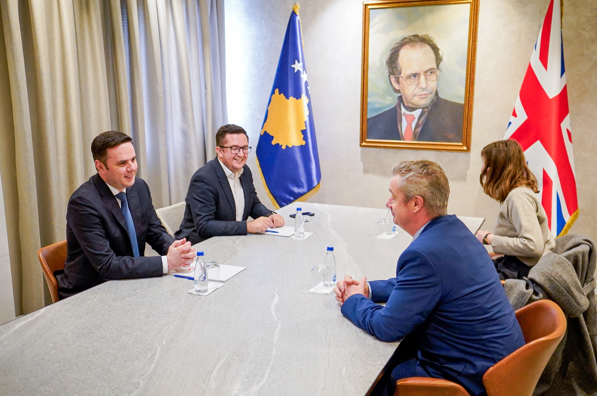 Hargreaves takohet me Abdixhikun  flasin për formimin e shpejtë të institucioneve pas zgjedhjeve