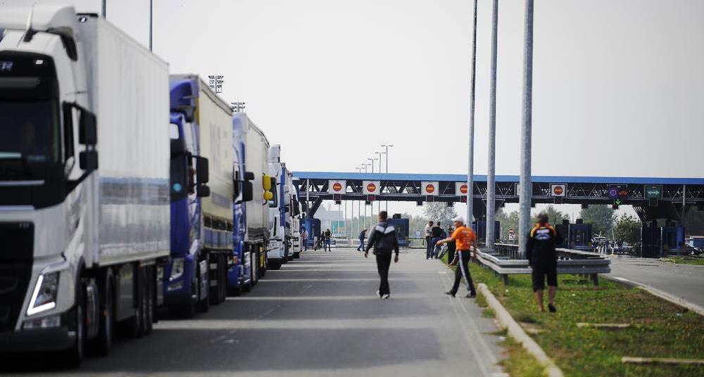 Deficiti tregtar në muajin nëntor 469 milionë euro  OEK  Pasqyrë e gjendjes ekonomike