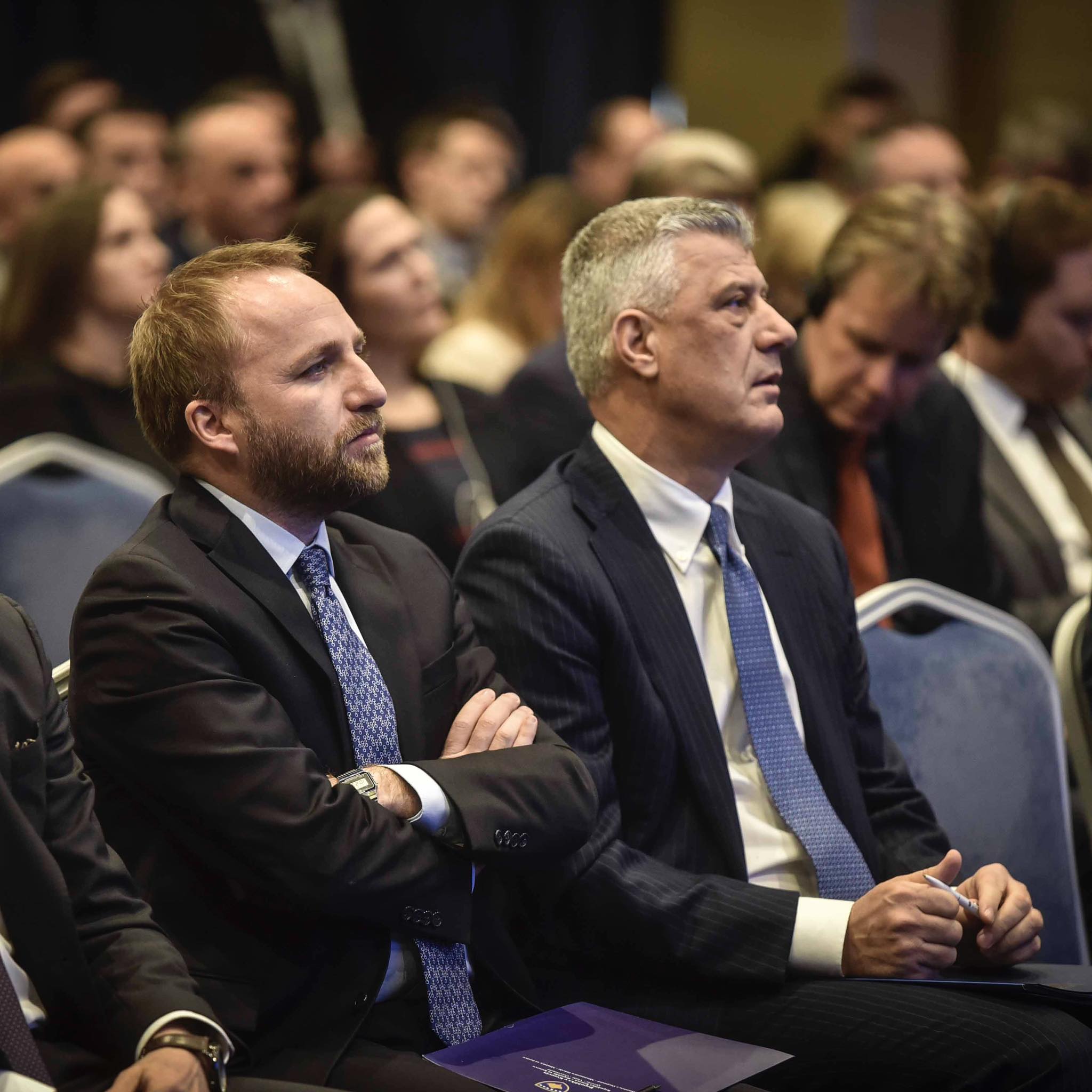 Tahiri bisedon me Thaçin në telefon  E njoftova që nesër të gjithë shqiptarët janë në Shkup