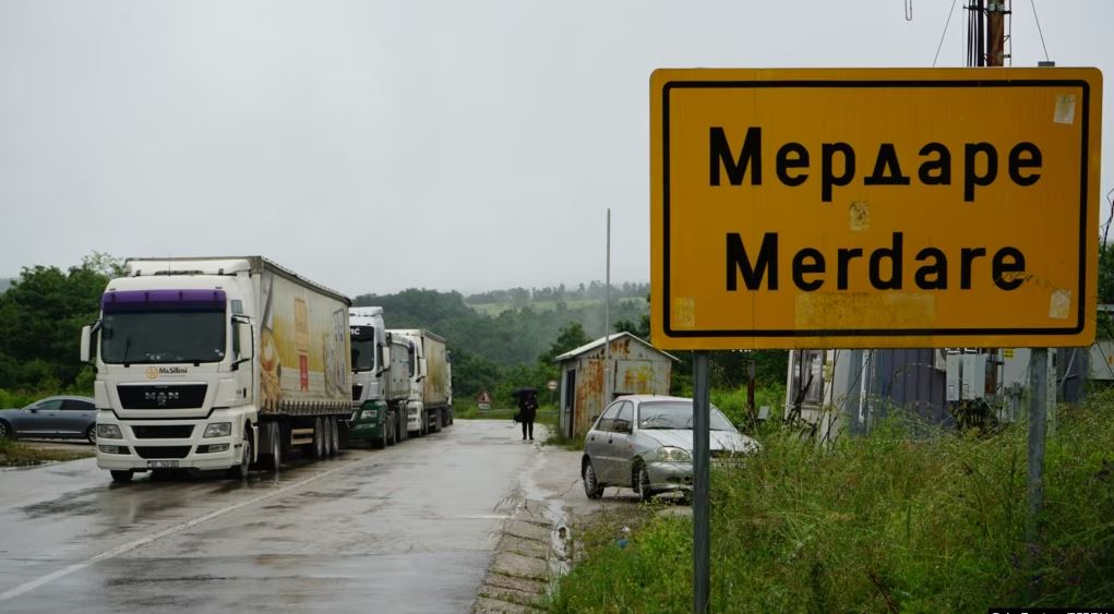 Transiti i pasigurt  Kosovarët  nën gjykimin  e Serbisë  gjashtë të arrestuar nga Serbia dhe një i rrëmbyer më 2025