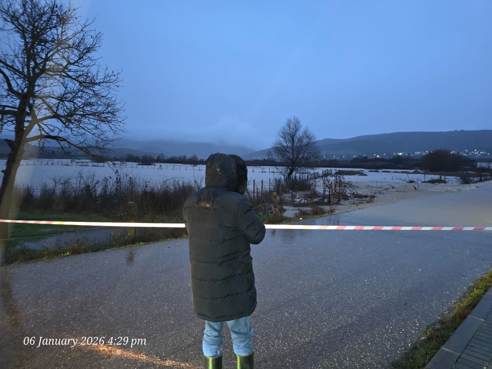 Reshjet e pandërprera paralizojnë disa rrugë në Drenas  Lladrovci bën thirrje për kujdes maksimal