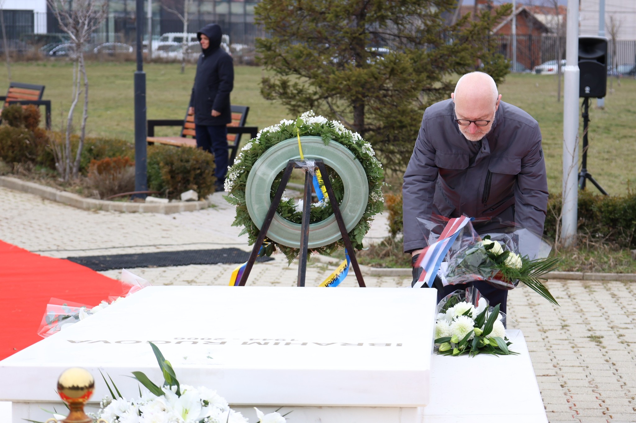 Ambasadori francez për Rugovën  Arkitek i paqes  shkroi historinë e Kosovës