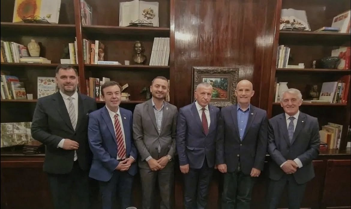 Kamberi  SHBA kërkojnë përgjegjësi nga Beogradi për diskriminimin e shqiptarëve në Luginën e Preshevës