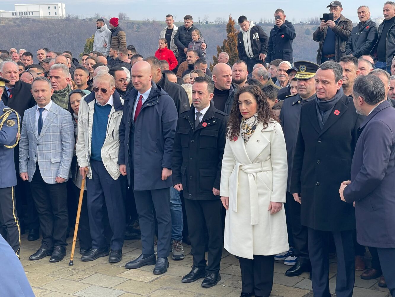 Krerët e shtetit dhe Walker kryejnë homazhe në Reçak në 27 vjetorin e masakrës