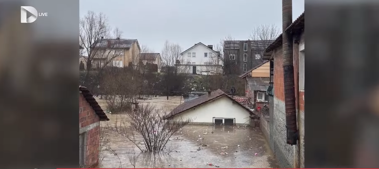 Vërshimet nga shiu  evakuohen disa familje në Drenas dhe Gjakovë