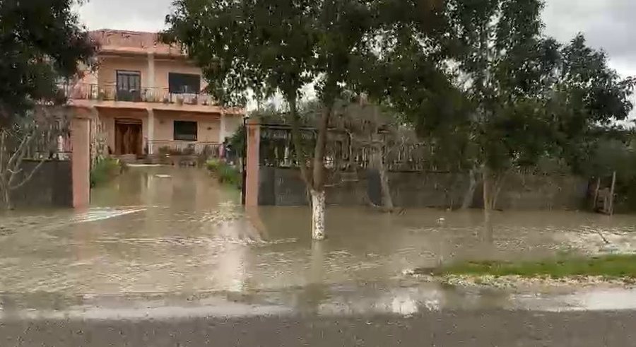 Një i vdekur nga përmbytjet në Durrës