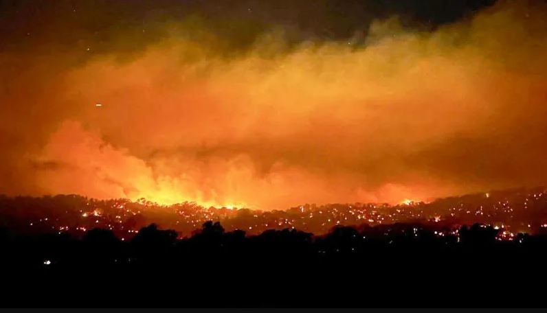 Valët e të nxehtit përfshijnë Australinë  shpallet alarm për zjarre