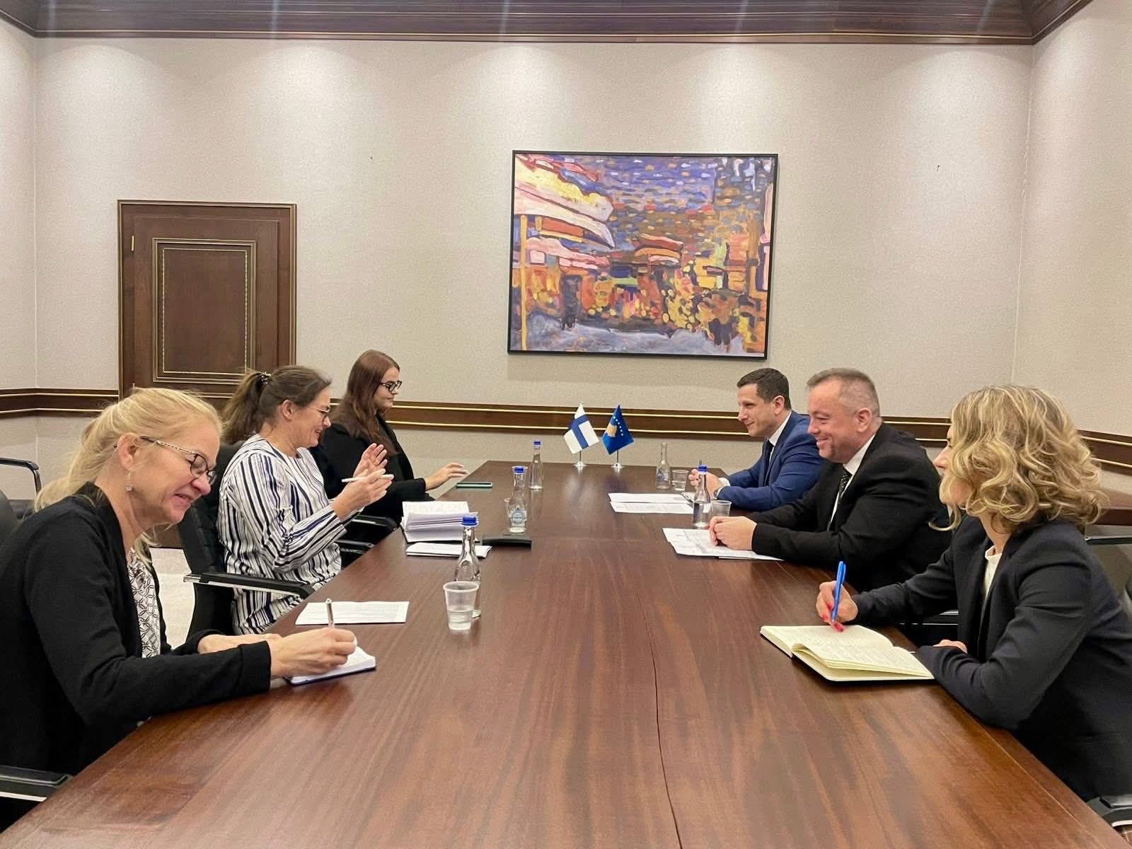 Tahiri priti ambasadoren e Finlandës  diskutohet thellimi i bashkëpunimit bilateral