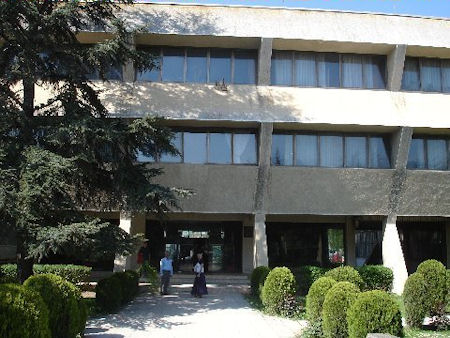 Instituti Albanologjik përmbyll vitin 2025 me 38 projekte shkencore dhe 31 botime  2026 me fokus në Fjalorin e Madh dhe digjitalizim