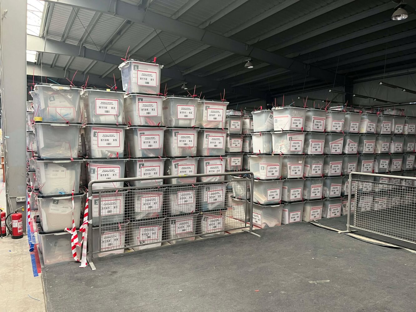 Përfundon numërimi i të gjitha votave në Kosovë  priten edhe 3 185 pako nga votimi me postë