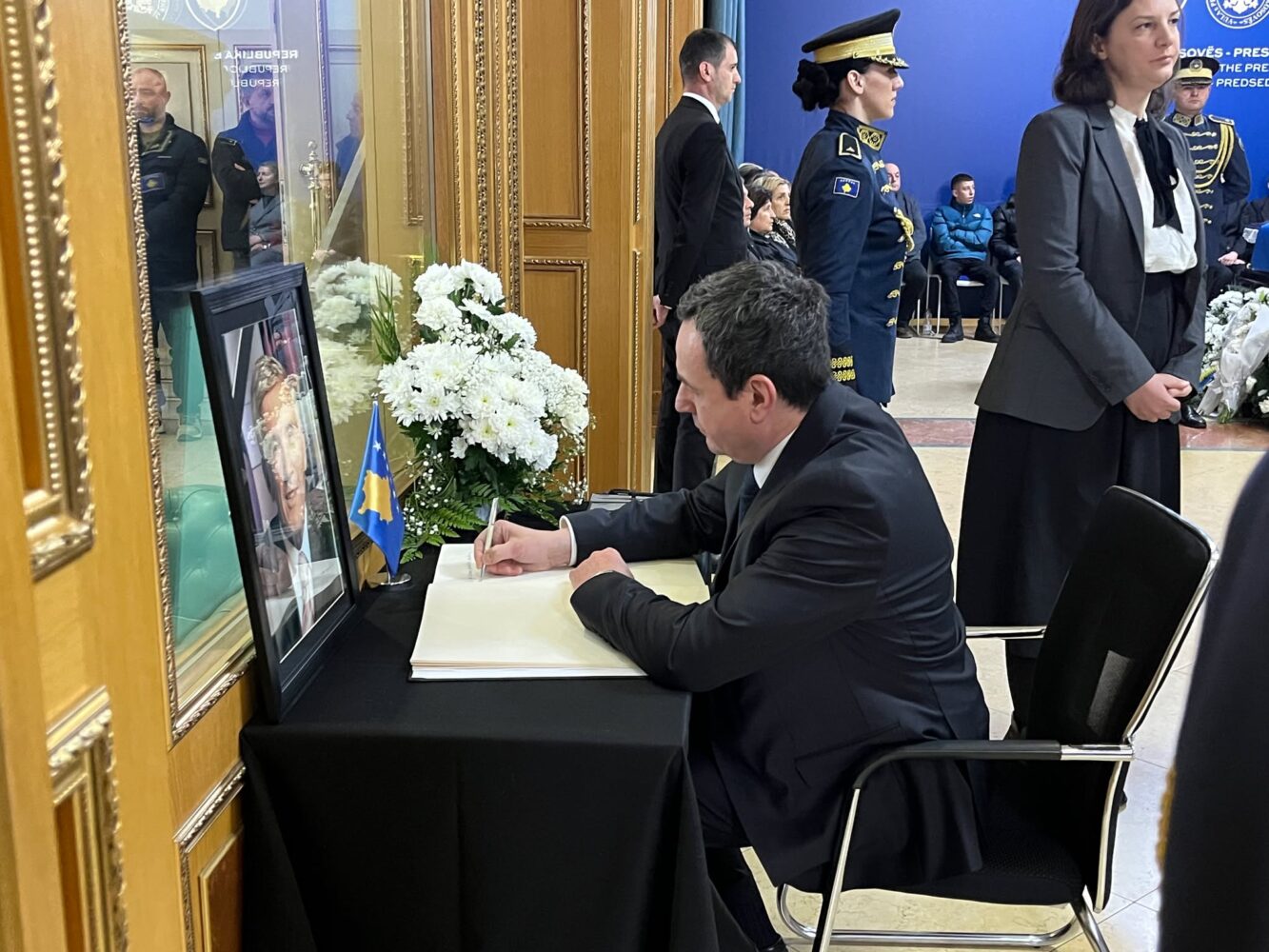 Homazhe në nderim të ish kryetarit të Kuvendit  Nexhat Daci