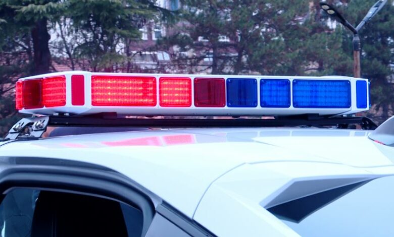Dy persona sulmojnë fizikisht dy policë në Prishtinë, dërgohen në mbajtje