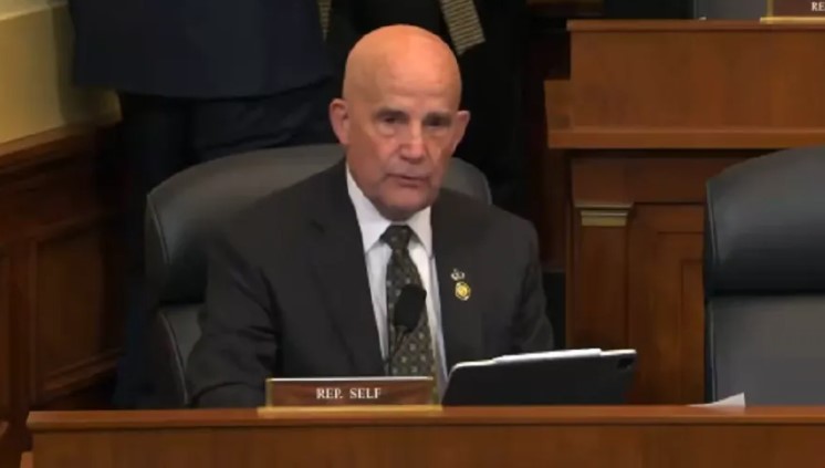 Kongresisti Self ngrit çështjen e diskriminimit ndaj shqiptarëve në Luginë