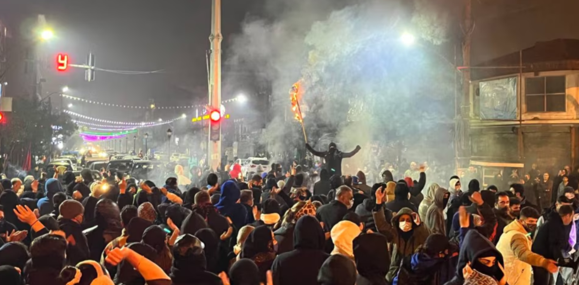 Si po marrin hov protestat në Iran